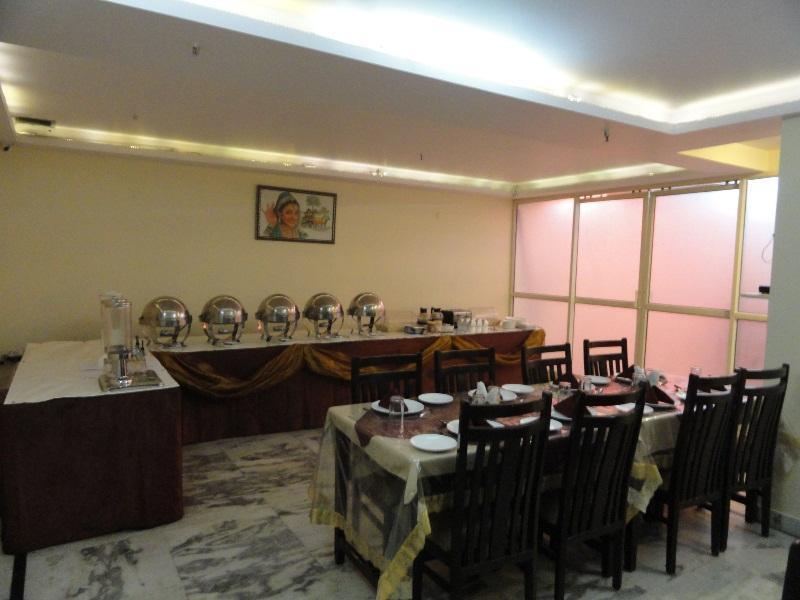 Hotel Kyron Delhi  Esterno foto